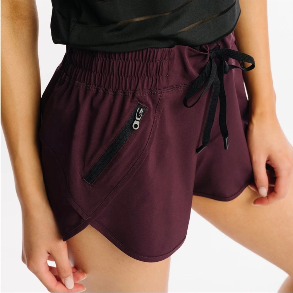 ZYIA Plum Fierce Zipper Pocket Shorts Size Medium